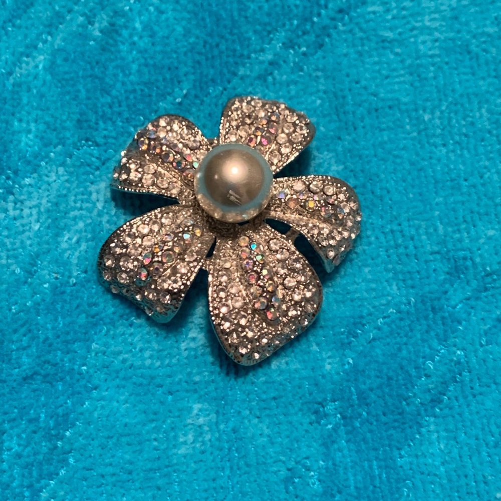 Elegant Silver Flower Brooch with Pearl Accent
